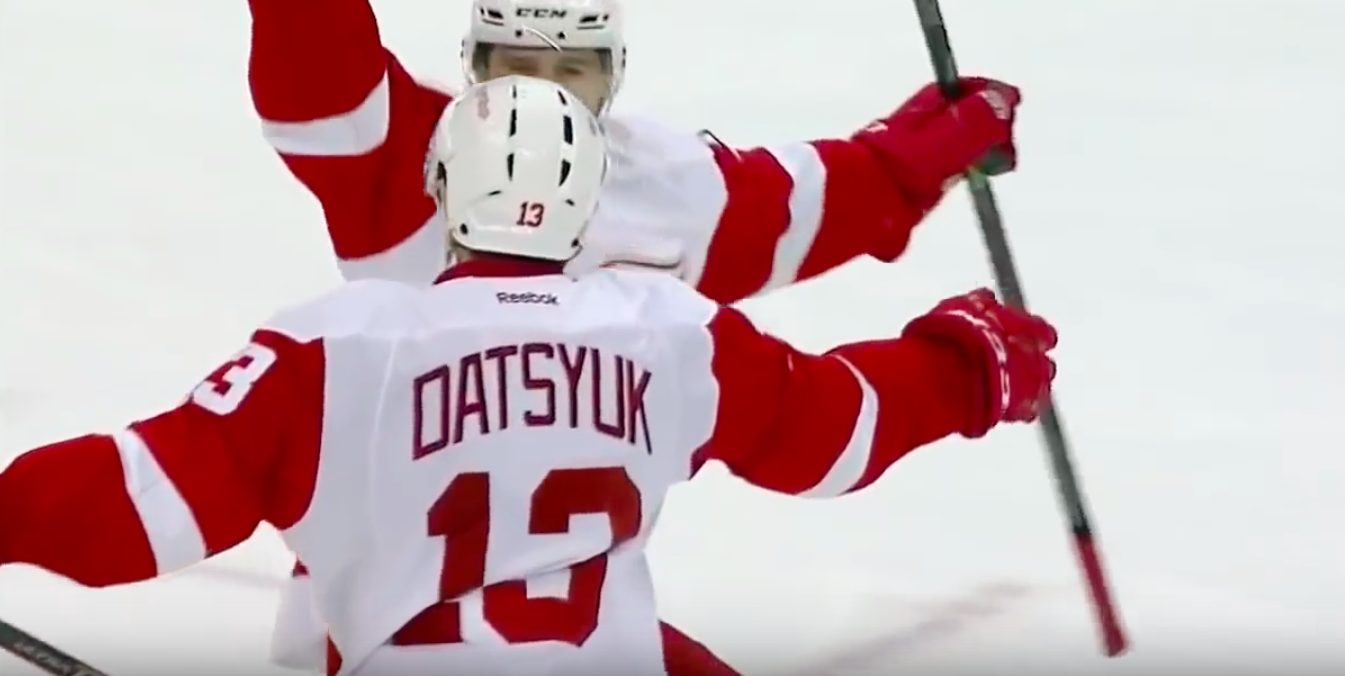 Pavel Datsyuk tekemässä paluun Red Wings -nuttuun? Pavel Datsyuk on tekemässä huhujen mukaan paluun NHL-kaukaloihin ja Detroit Red Wingsin riveihin.