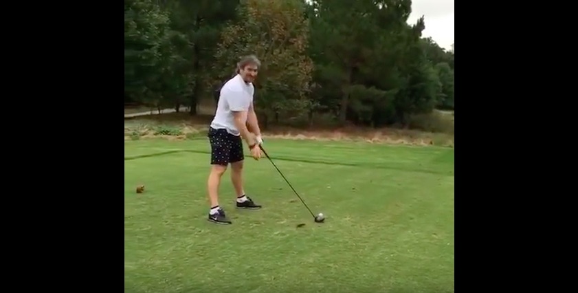 Alex Ovechkin ei osaa golfata. Alex Ovechkin ei osaa golfata.