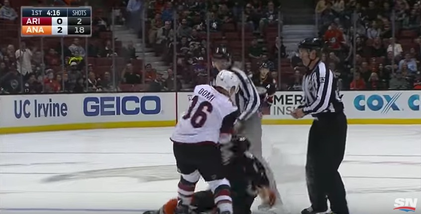 Max Domi tiputtaa Ryan Keslerin Max Domi tiputtaa Ryan Keslerin