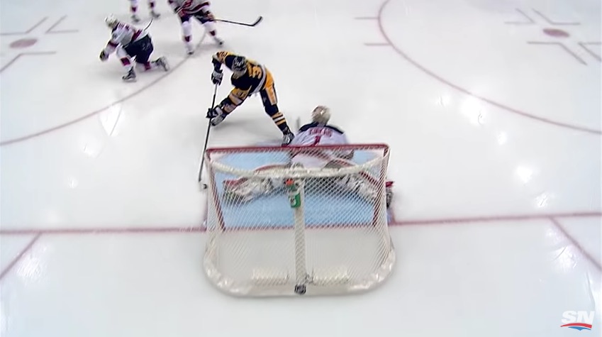 NHL:ssä nähtiin jälleen liuta hienoja osumia NHL:ssä nähtiin jälleen liuta hienoja osumia