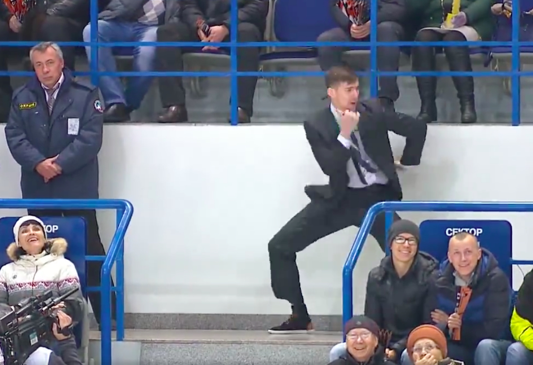 Video: Turvamies pisti Jackson-shown pystyyn KHL-ottelussa | Laitataklaus.com Video: Turvamies pisti Jackson-shown pystyyn KHL-ottelussa | Laitataklaus.com