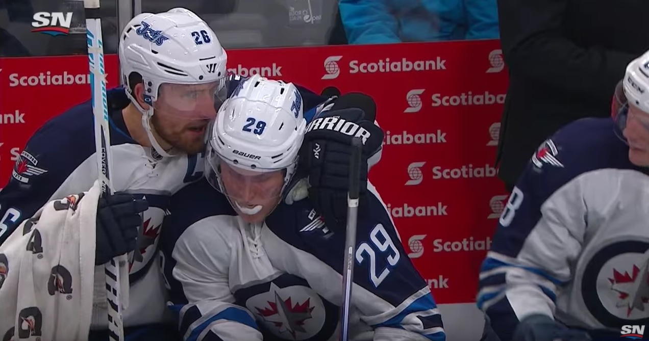 Blake Wheeler lohduttaa Patrik Lainetta Jetsin kapteeni Blake Wheeler on Patrik Laineen puolella.