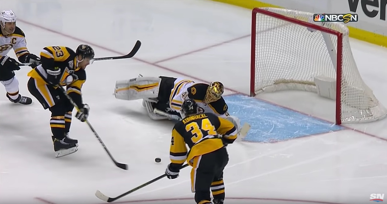 Tuukka Raskilta upea tuplatorjunta Tuukka Raskilta upea tuplatorjunta