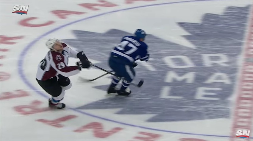 MacKinnon sai Komarovin mailasta naamaansa MacKinnon sai Komarovin mailasta naamaansa