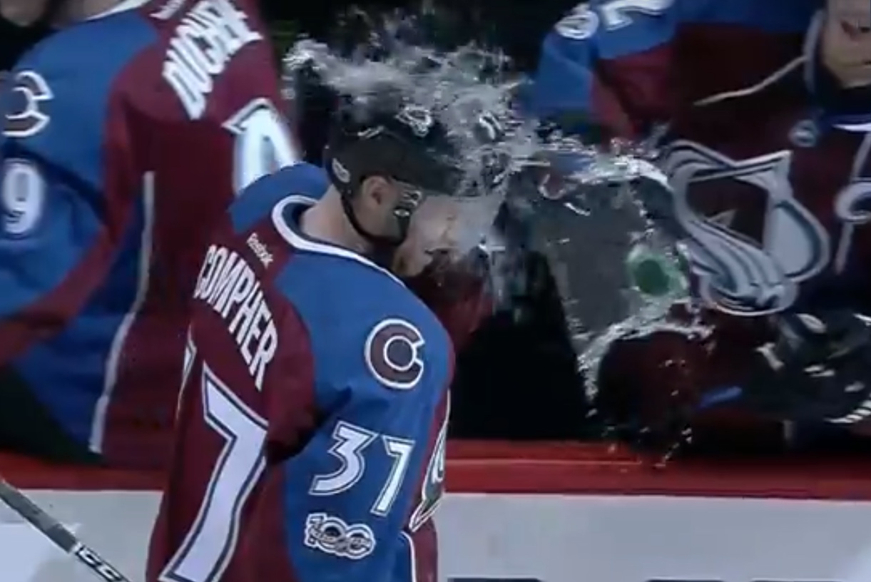 Video: J.T. Compher teki uransa avausmaalin NHL:ssä - Landeskog heitti vedet lärviin | Laitataklaus.com Video: J.T. Compher teki uransa avausmaalin NHL:ssä - Landeskog heitti vedet lärviin | Laitataklaus.com