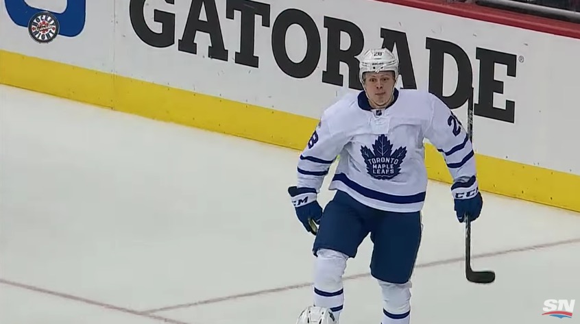 kapanen Kasperi Kapanen syyllistyi yön ottelussa hölmöön virheeseen.