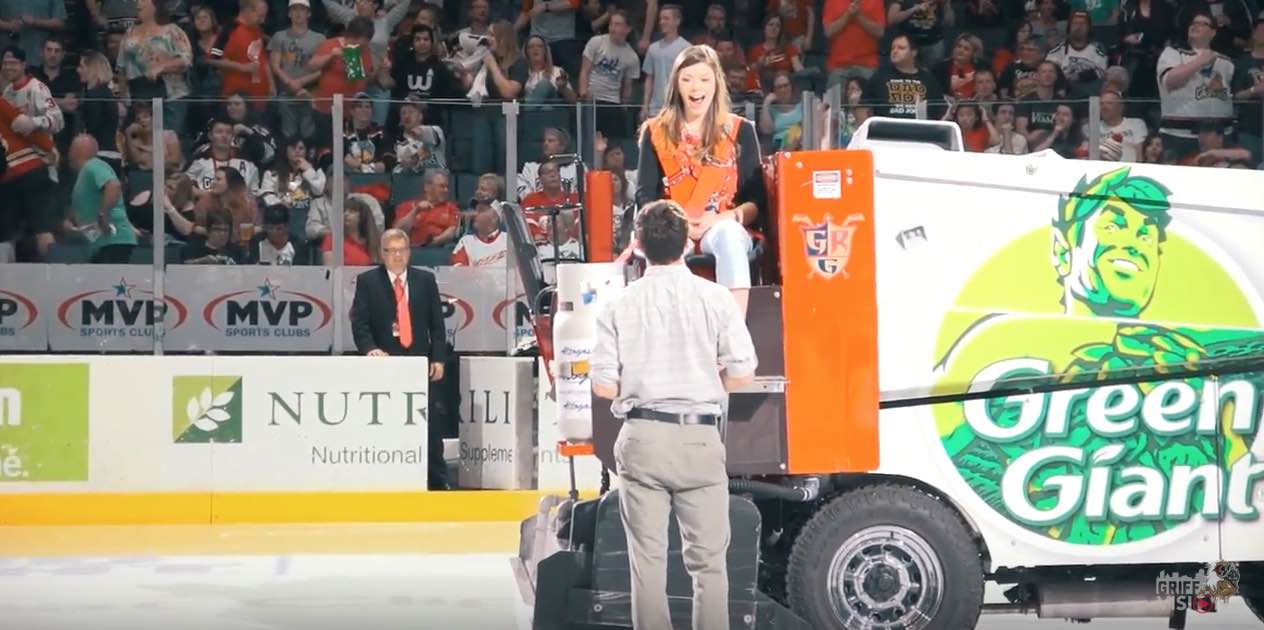 AHL Zamboni kosinta / Laitataklaus.com AHL Zamboni kosinta / Laitataklaus.com