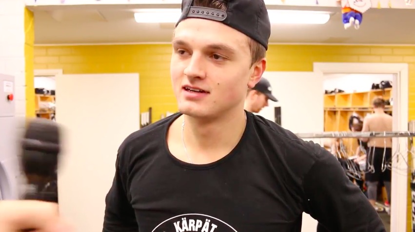 Teemu Kivihalme Kaksi suomalaispuolustajaa, kuten kuvassa esiintyvä Teemu Kivihalme, jatkavat uriaan NHL:n puolella.