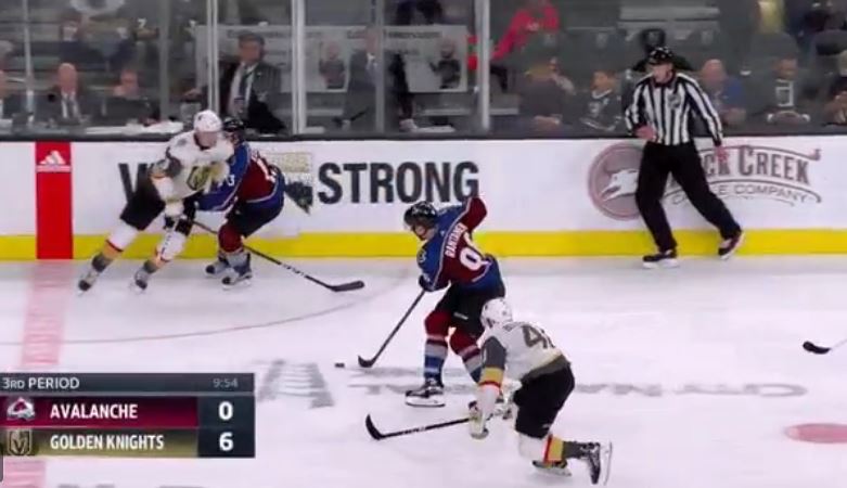 Video: Vegasin McNabb lanasi Coloradon Kerfootin tylysti jään pintaan Video: Vegasin McNabb lanasi Coloradon Kerfootin tylysti jään pintaan