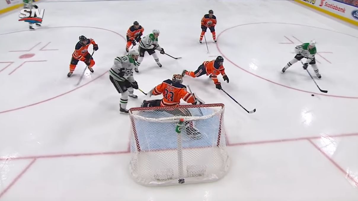 Video: Esa Lindell valppaana maalilla - tuloksena kauden toinen osuma Video: Esa Lindell valppaana maalilla - tuloksena kauden toinen osuma