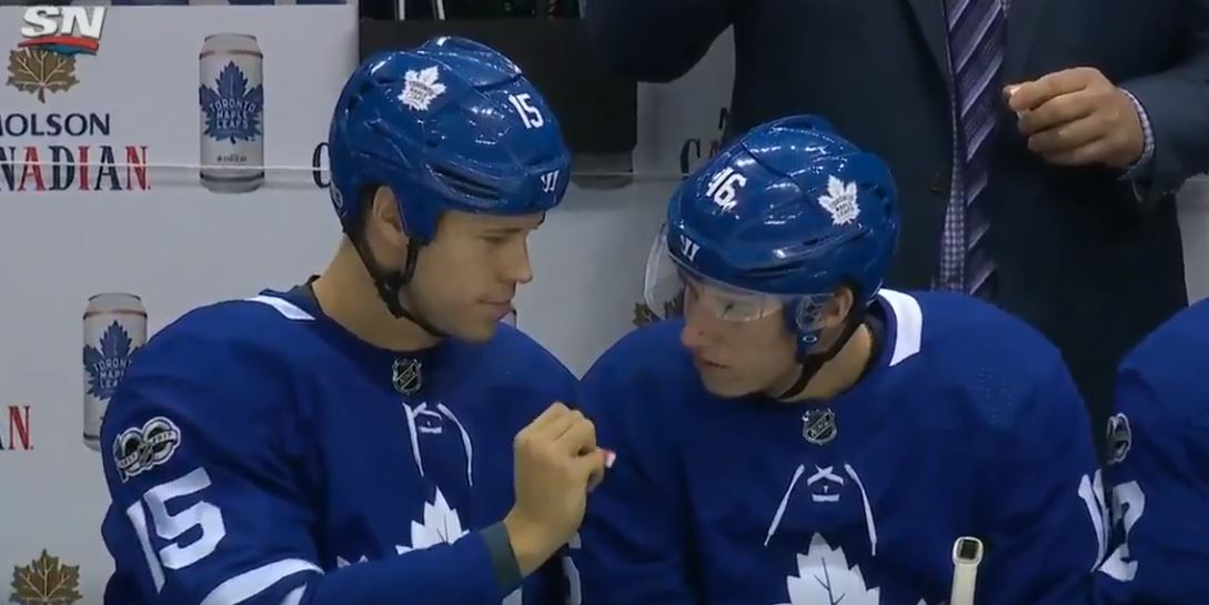 Video: Marner ja Martin pelleilivät hajusuolalla - loppuun vielä käsikutittelu Video: Marner ja Martin pelleilivät hajusuolalla - loppuun vielä käsikutittelu