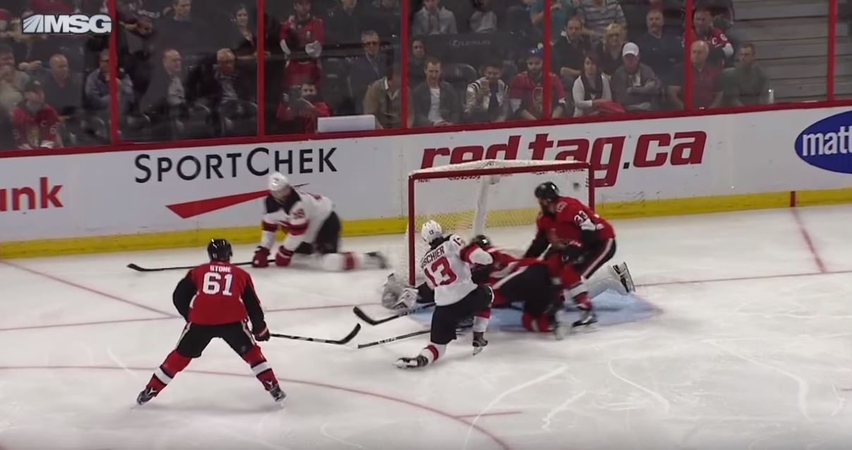Video: Devilsin Nico Hischier takoi uransa ensimmäiset maalit NHL:ssä Video: Devilsin Nico Hischier takoi uransa ensimmäiset maalit NHL:ssä