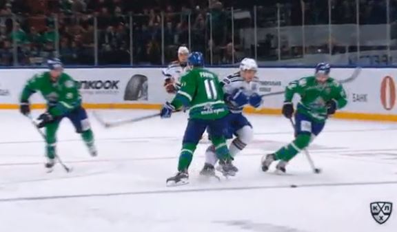 Video: Panin taklasi polvella - seurauksena 4 ottelun pelikielto Video: Panin taklasi polvella - seurauksena 4 ottelun pelikielto