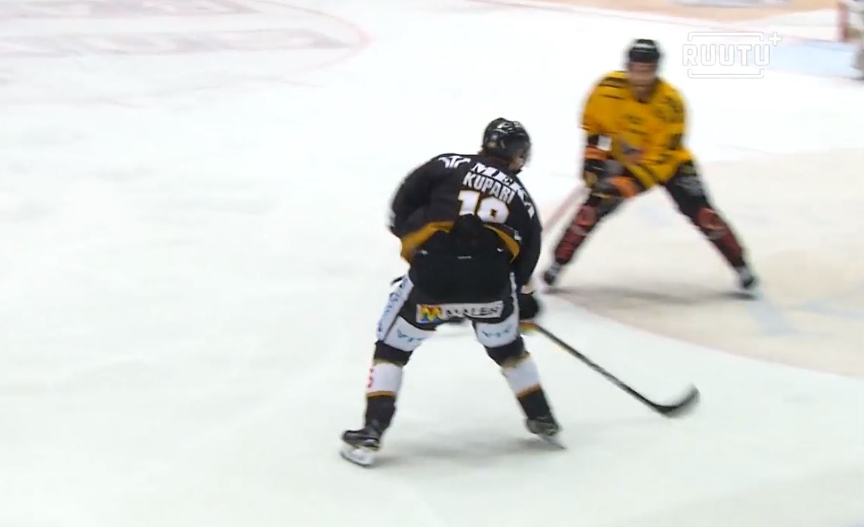 Video: Kärpät päihitti KalPan kotona - huippulupaus Kupari osui komeasti Video: Kärpät päihitti KalPan kotona - huippulupaus Kupari osui komeasti