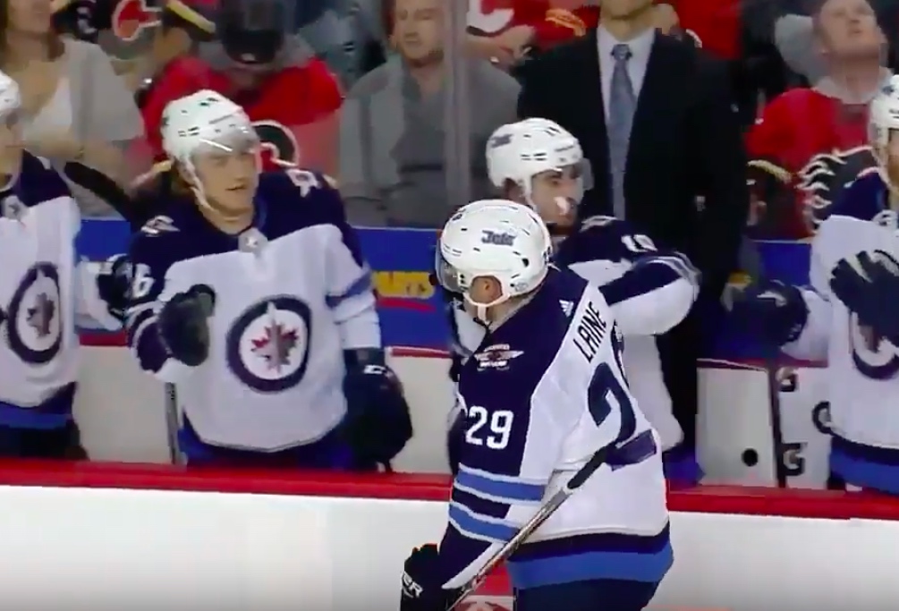 Video: Laine mahtavassa vireessä kauden alla - kaksi maalia Calgaryn verkkoon Video: Laine mahtavassa vireessä kauden alla - kaksi maalia Calgaryn verkkoon