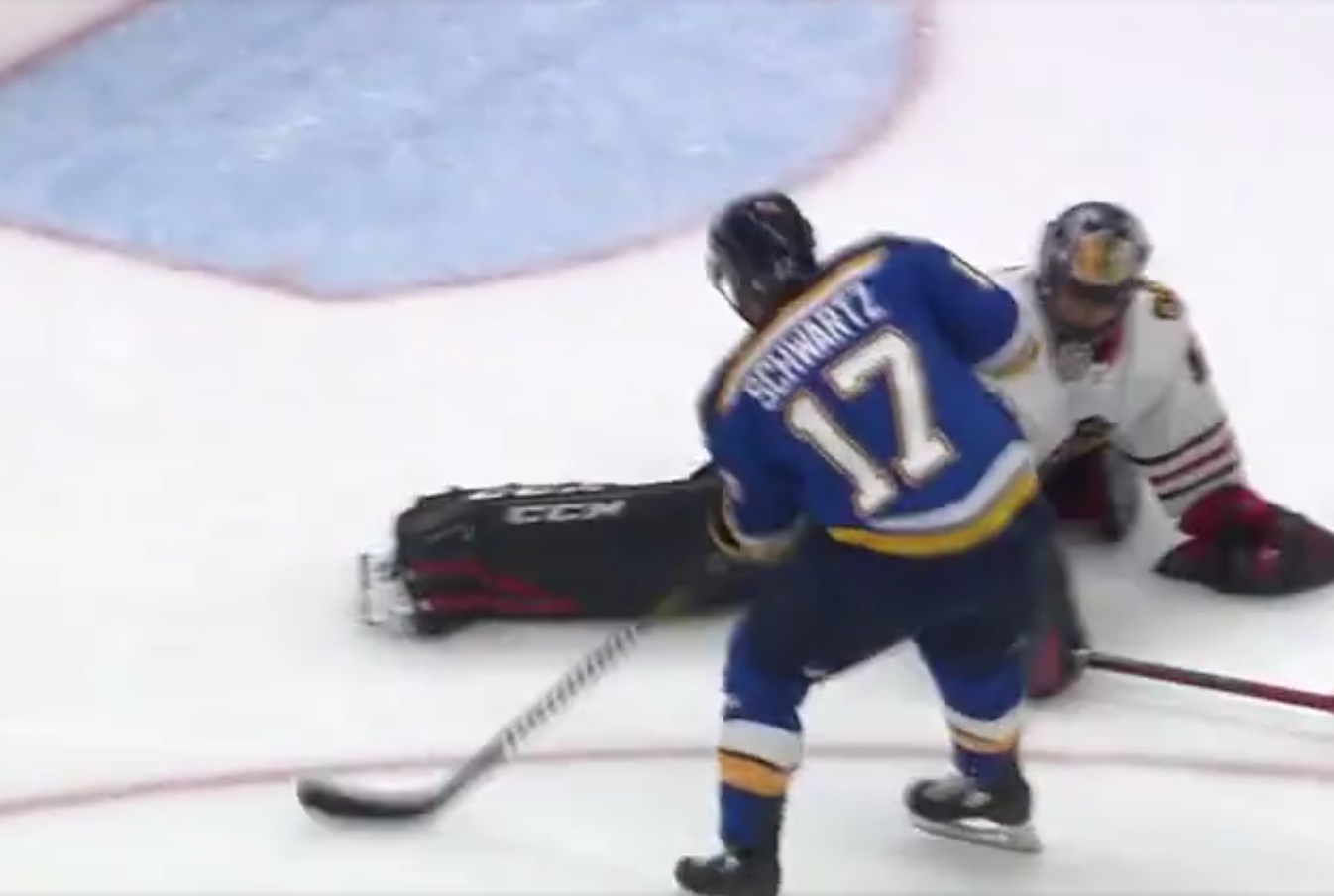 Video: Maalivahti Jake Allen syötti Schwartzin läpiajoon - tuloksena upea maali Video: Maalivahti Jake Allen syötti Schwartzin läpiajoon - tuloksena upea maali