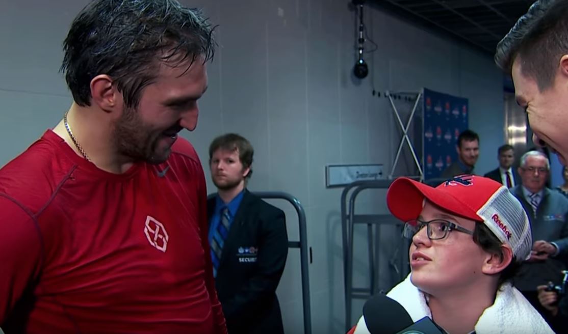Alex Ovechkin | Laitataklaus.com Video: Alex Ovechkin hoiti syövän voittaneelle fanille ikimuistoisen päivän