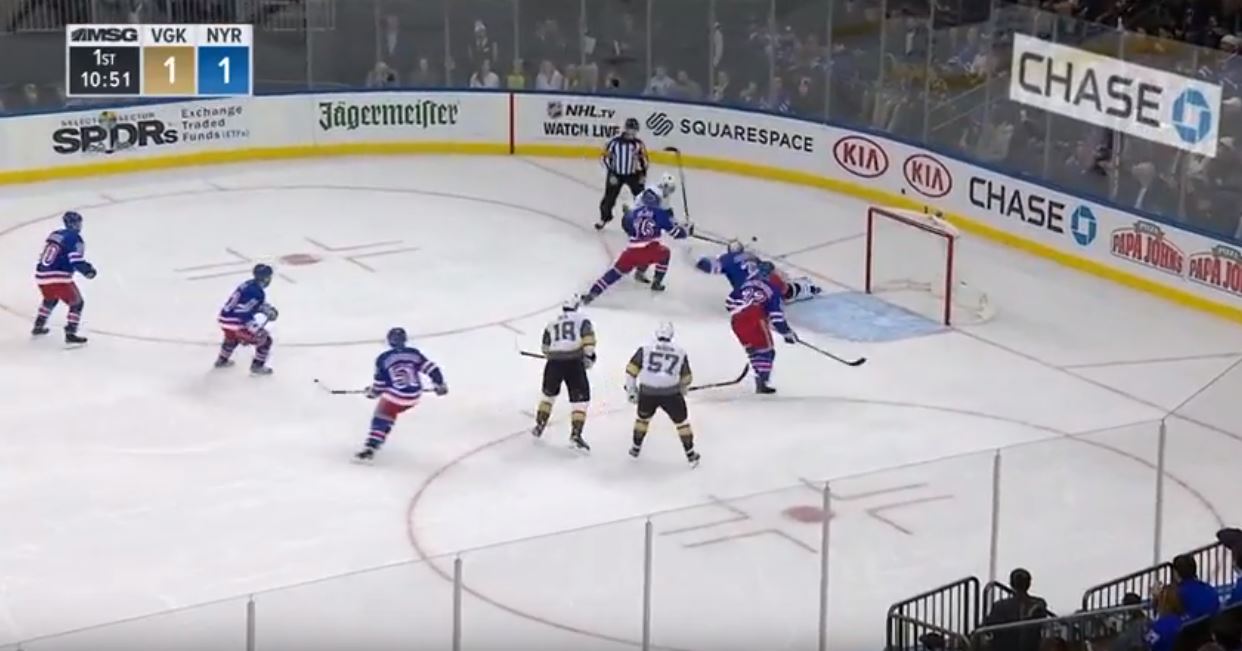 Video: Henrik Lundqvist otti pari näyttävää koppia Vegasia vastaan Video: Henrik Lundqvist otti pari näyttävää koppia Vegasia vastaan
