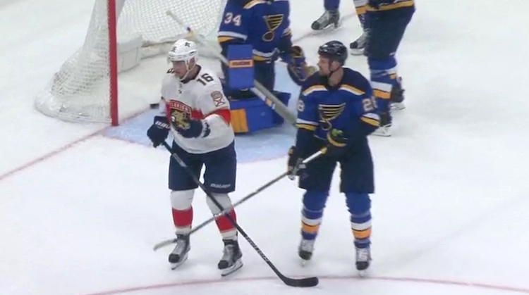 Aleksander Barkov tuulettaa Aleksander Barkov ei juuri tuuletellut luistimella viimeistelemäänsä osumaa.