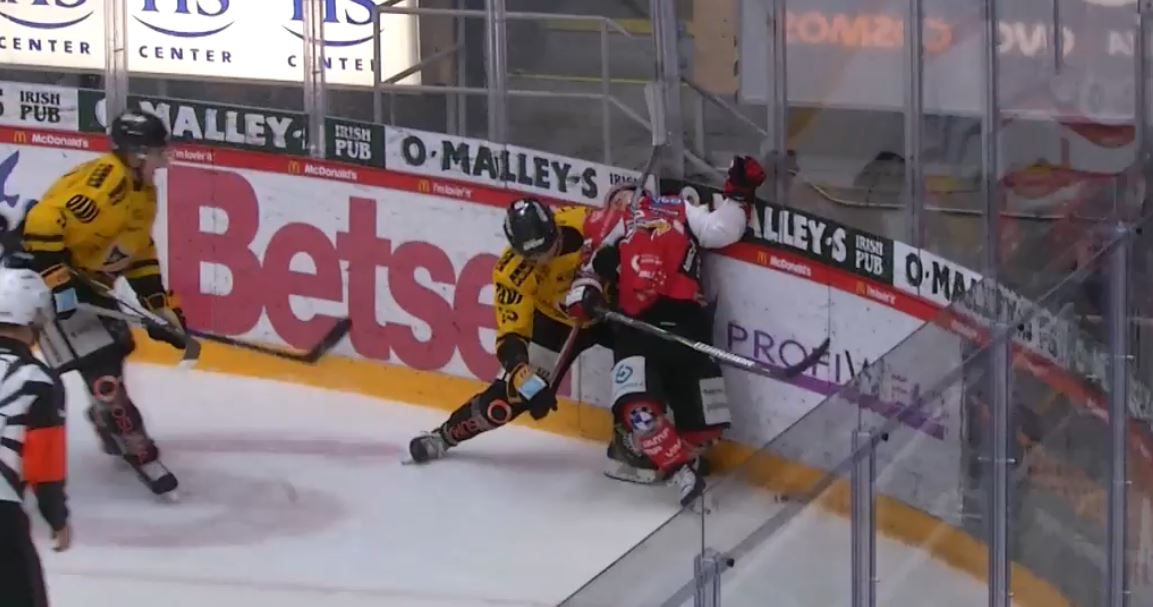 Alexandre Texier | Laitataklaus.com VIDEO: KalPan Texier sai koomisen jäähyn - maila jäi pleksin väliin jumiin