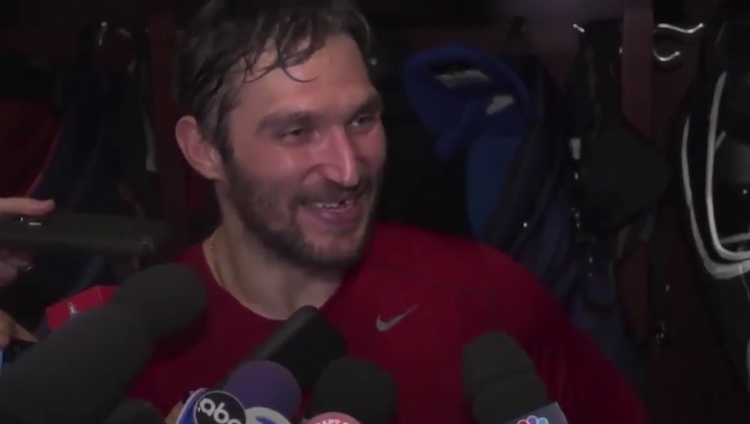 Alexander Ovechkin voitti Fortnite-pelin Washington Capitalsin supertähti Alexander Ovechkin riemastui sen jälkeen, kun hän nappasi voiton suositusta Fortnite-videopelistä.