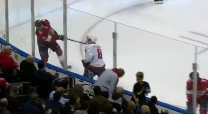 Alexander Ovechkin maila silmään Alexander Ovechkin oli pelottavan lähellä vakavaa silmävammaa.