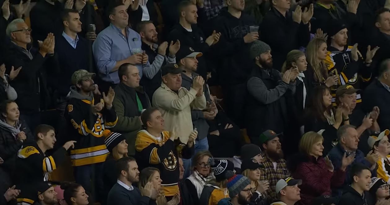 Bruins | Laitataklaus.com VIDEO: Bruins-faneilta raikuvat suosionosoitukset ex-koutsi Claude Julienille