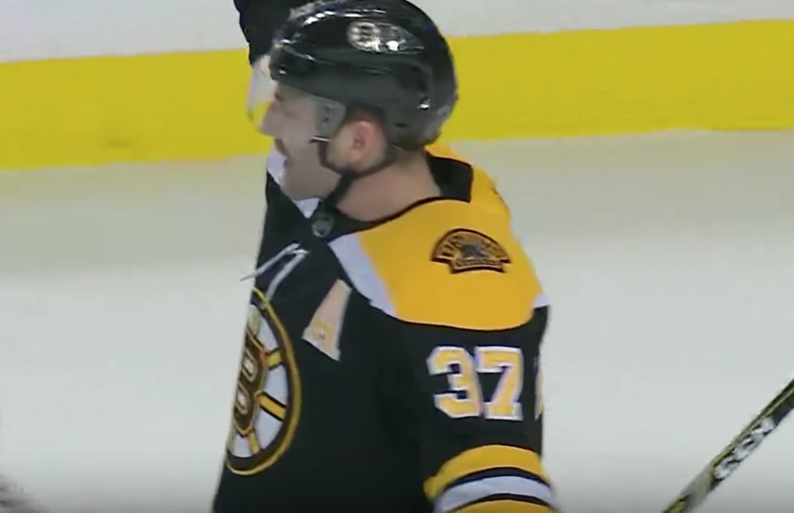 Patrice-Bergeron-nelja-maalia Patrice Bergeron teki Carolina Hurricanesia vastaan uransa kovimman maalimäärän, neljä, ja keräsi tililleen vielä yhden syöttöpisteen.