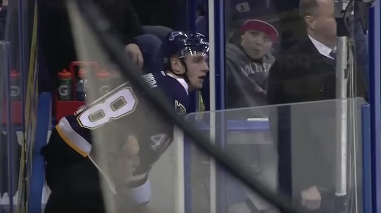 Petteri Lindbohm jäähyaitiossa Petteri Lindbohm