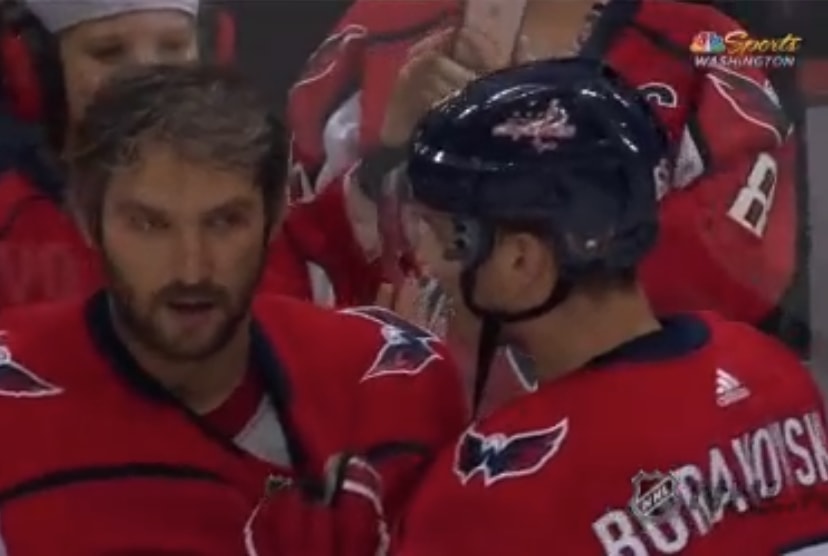 Alexander Ovechkin ja Andre Burakovsky Andre Burakovksy kävi Alexander Ovechkinin ryysyihin kiinni.