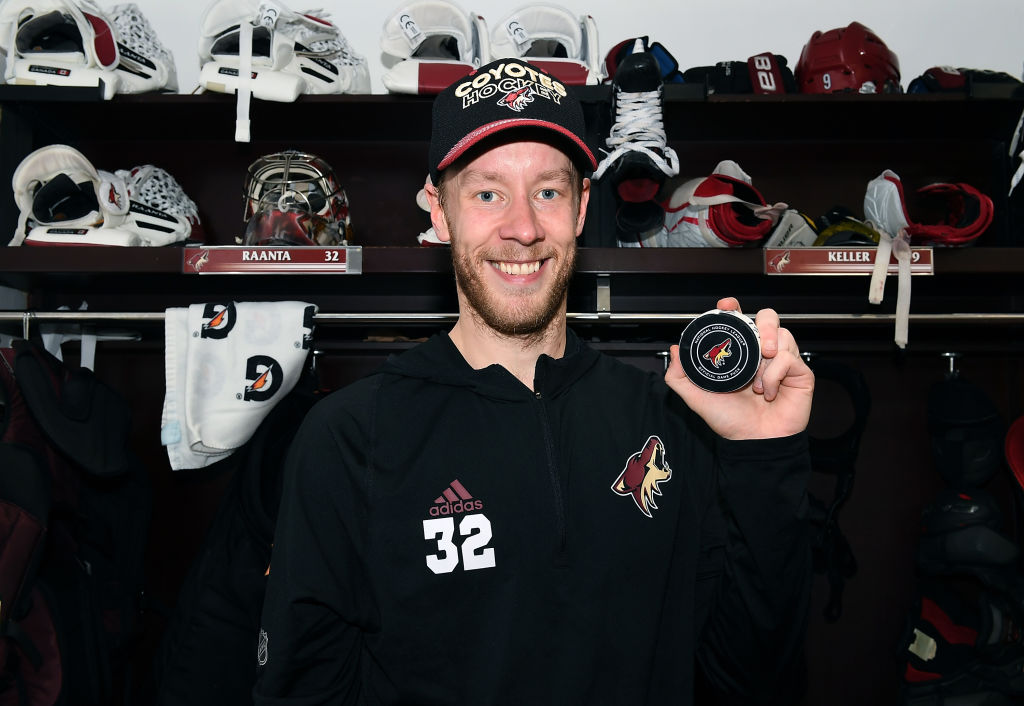 Antti Raanta huhujen kohteena Arizona Coyotesin Antti Raanta on siirtohuhujen kohteena.