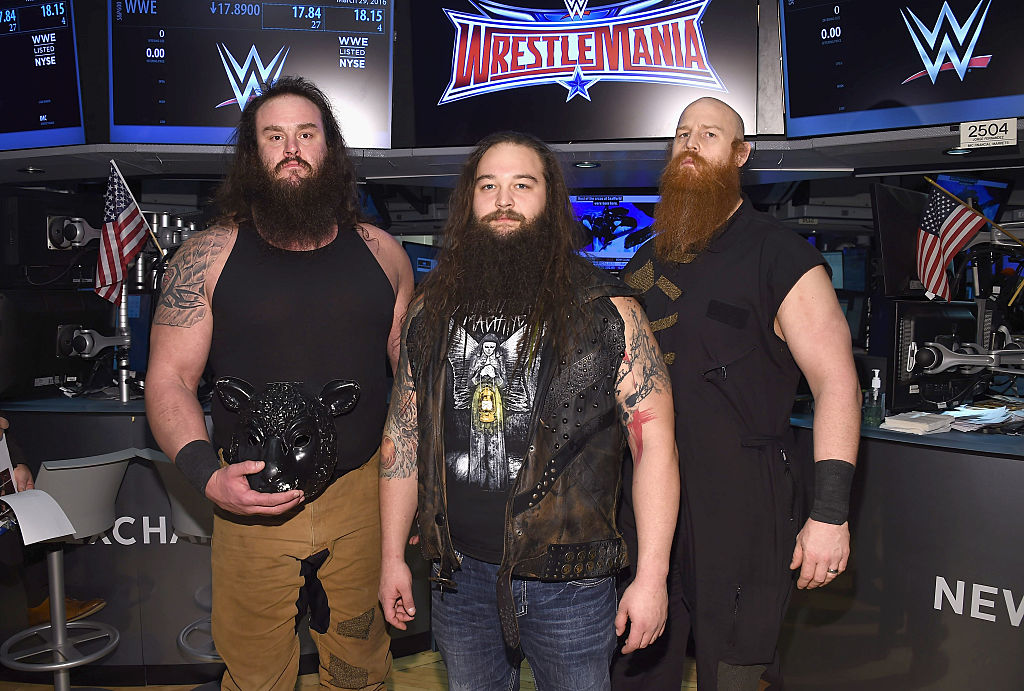 WWE Rings The New York Stock Exchange Opening Bell In Honor Of WrestleMania 32 Luke Harper (vas.) ja Erick Rowan (oik.) haastoivat Brent Burnsin ja Joe Thorntonin.