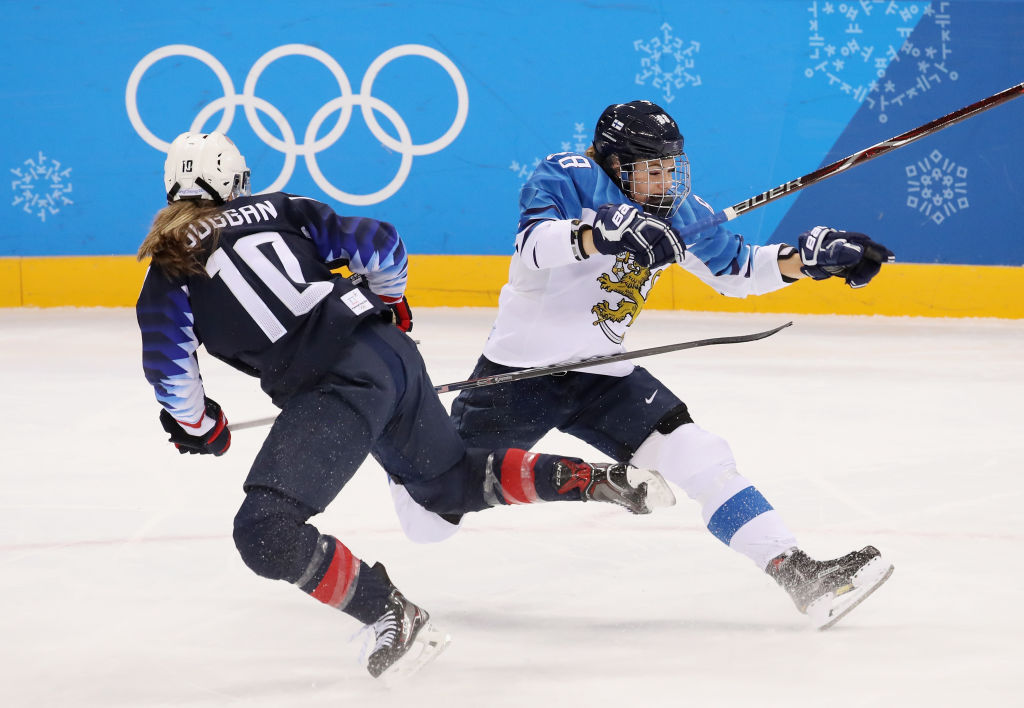 Naisleijonat pronssiotteluun Naisleijonat ei kyennyt haastamaan Yhdysvaltoja taistelussa paikasta olympiafinaalissa.