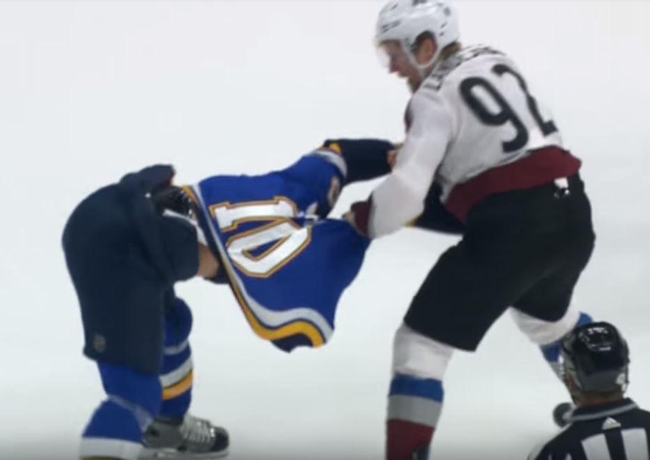 Gabriel Landeskog | Laitataklaus.com VIDEO: Gabriel Landeskog myllytti Brayden Schenniltä paidan pois päältä