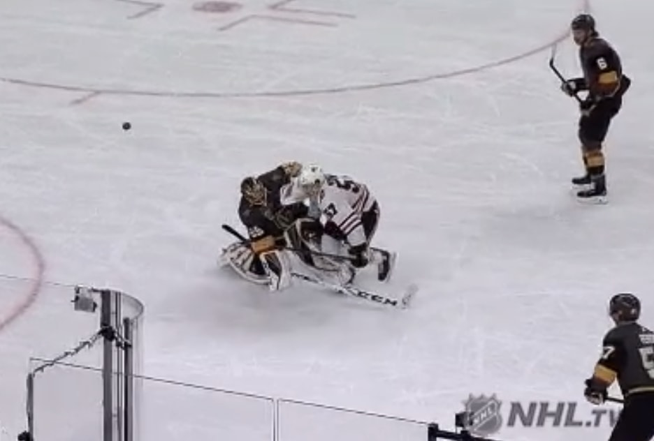 Marc Andre Fleury törmäsi Wingelsiin Marc-Andre Fleury ja Tommy Wingels törmäsivät rajusti yhteen.