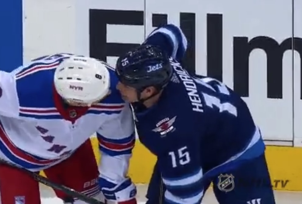 McLeod ja Hendricks haistelemassa hengityksiä McLeod ja Hendricks huvittivat eilisellä NHL-kierroksella.