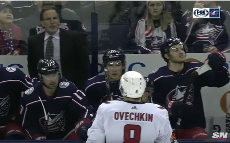 Ovechkin ja Tortorella huutelevat Alexander Ovechkin ja John Tortorella intoutuivat huutelemaan toisilleen kesken ottelun.