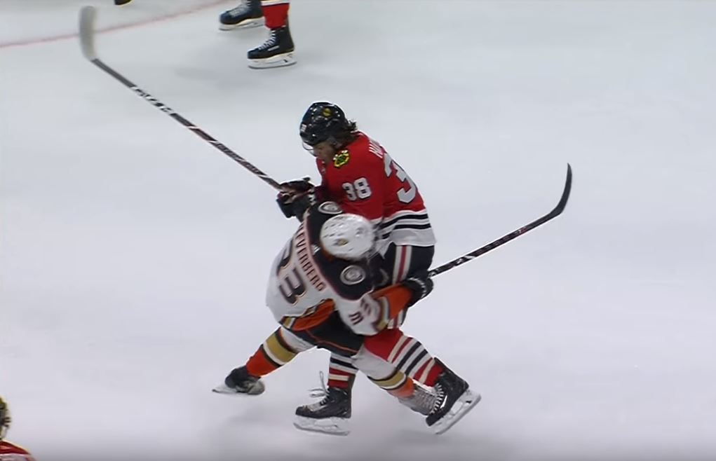 Ryan Hartman | Laitataklaus.com VIDEO: Ryan Hartman ajeli Jakob Silfverbergin täysin pystyyn niitillään