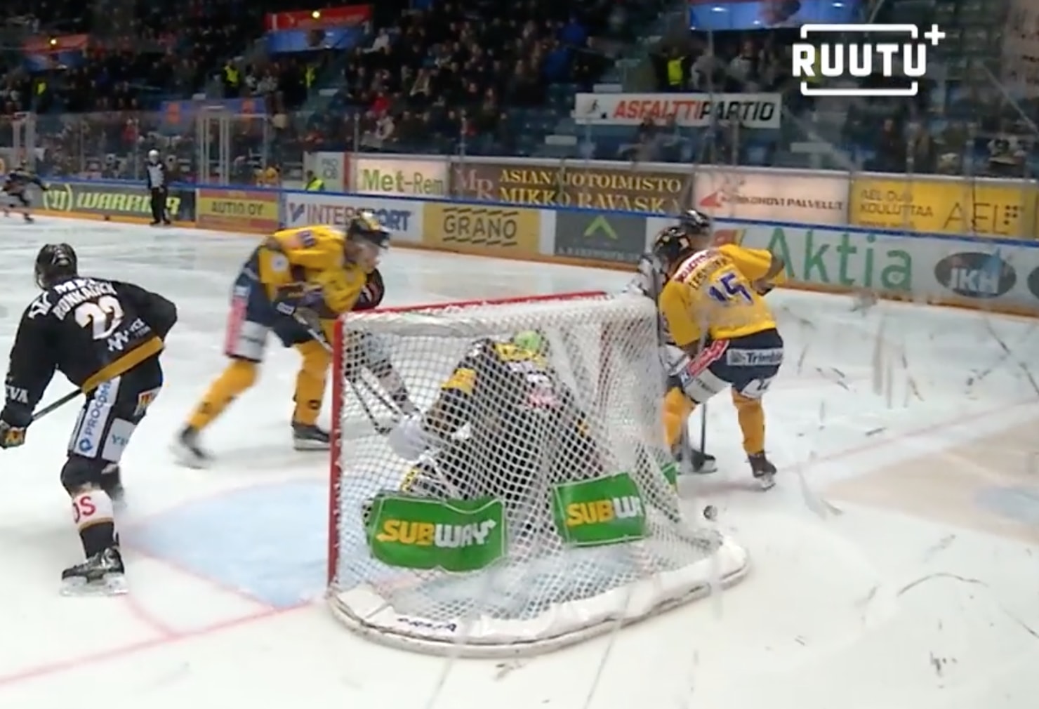 Shaun Heshka munakoukku Shaun Heshka iski Ville Leskistä kohtaan tyylipuhtaan munakoukun.