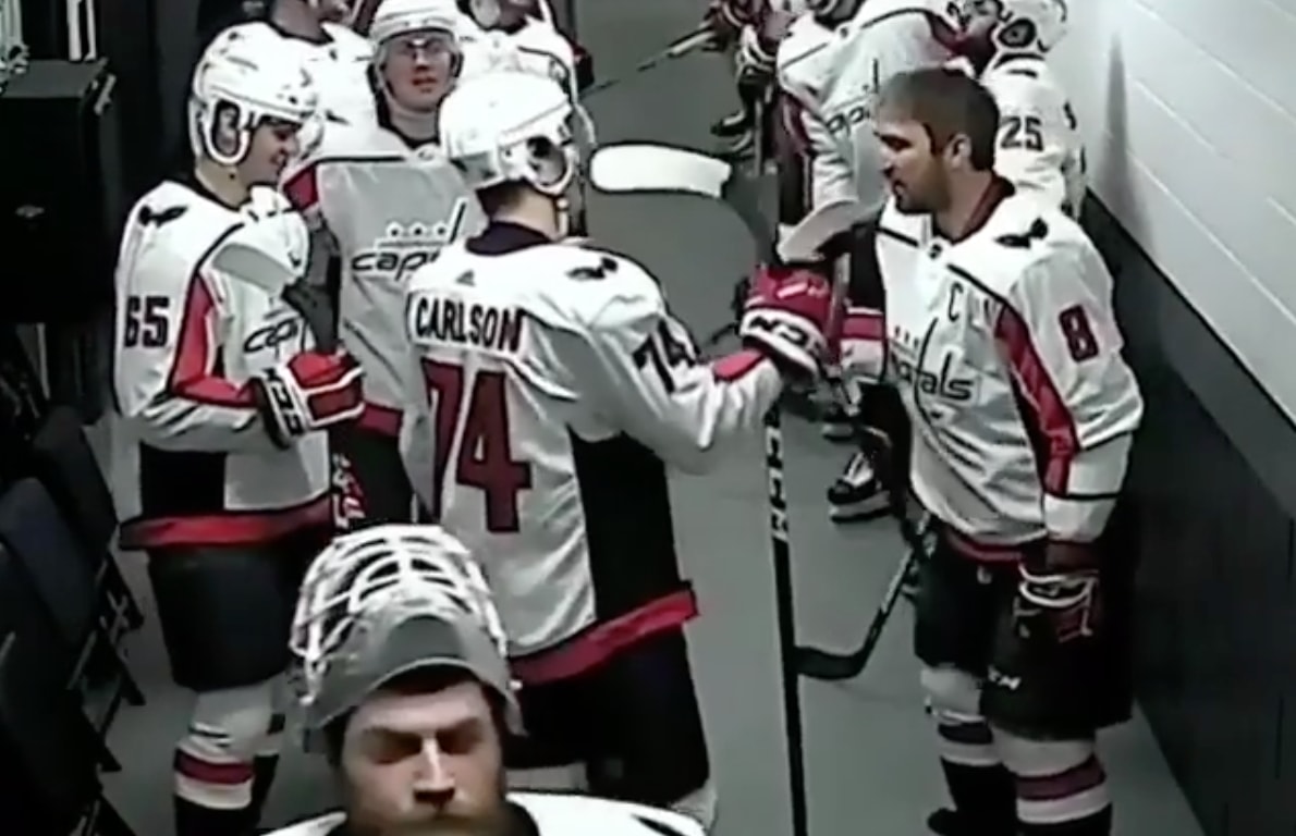 Washington Capitals koppikäytävä Washington Capitalsin pelipäivän kättelyt hakevat vertaistaan.