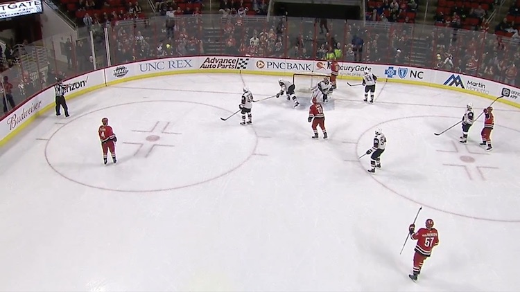 Aho ja Teräväinen Sebastian Aho ja Teuvo Teräväinen rikkoivat molemmat 60. pisteen rajapyykin.