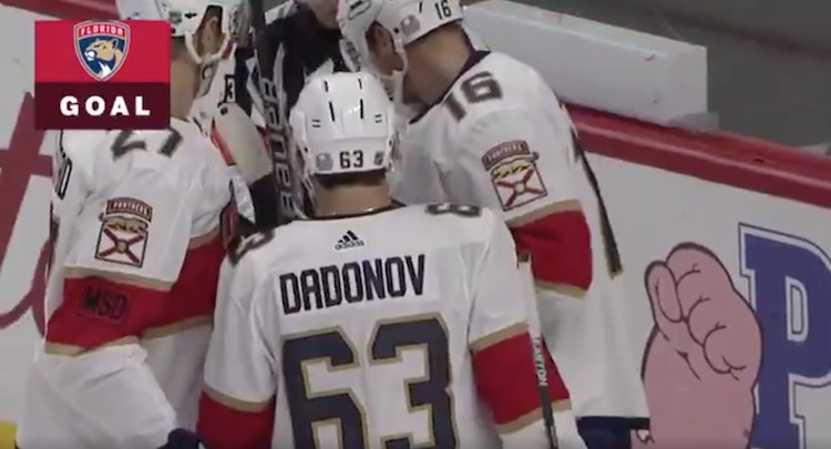 Aleksander Barkov syöttö Aleksander Barkov tarjoili viime yön kamppailussa Evgeny Dadonoville aivan avopaikan.