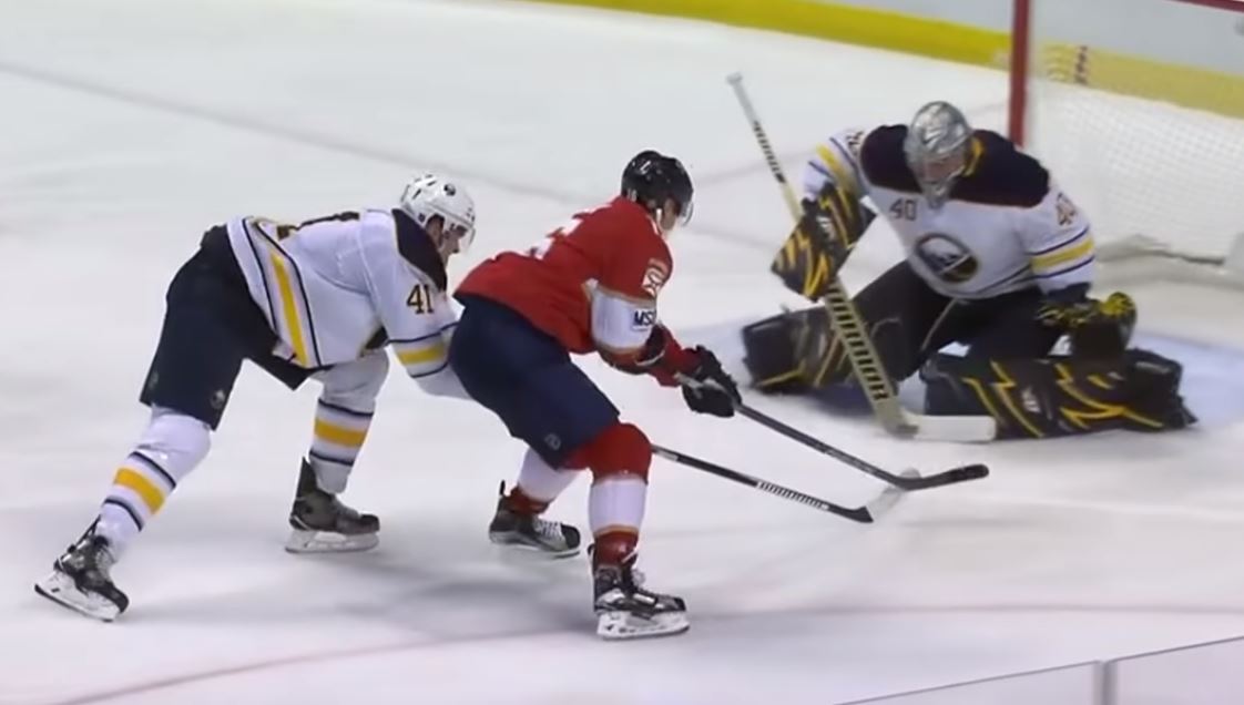 Aleksander Barkov | Laitataklaus.com VIDEO: Aleksander Barkov karkasi upeasti maalintekoon - viimeistely taattua laatua