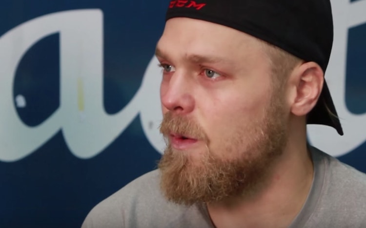 Antti Tyrväinen kritisoi Antti Tyrväinen kritisoi Sinuhe Wallinheimoa, joka twiittasi negatiiviseen sävyyn hänen velipojastaan.