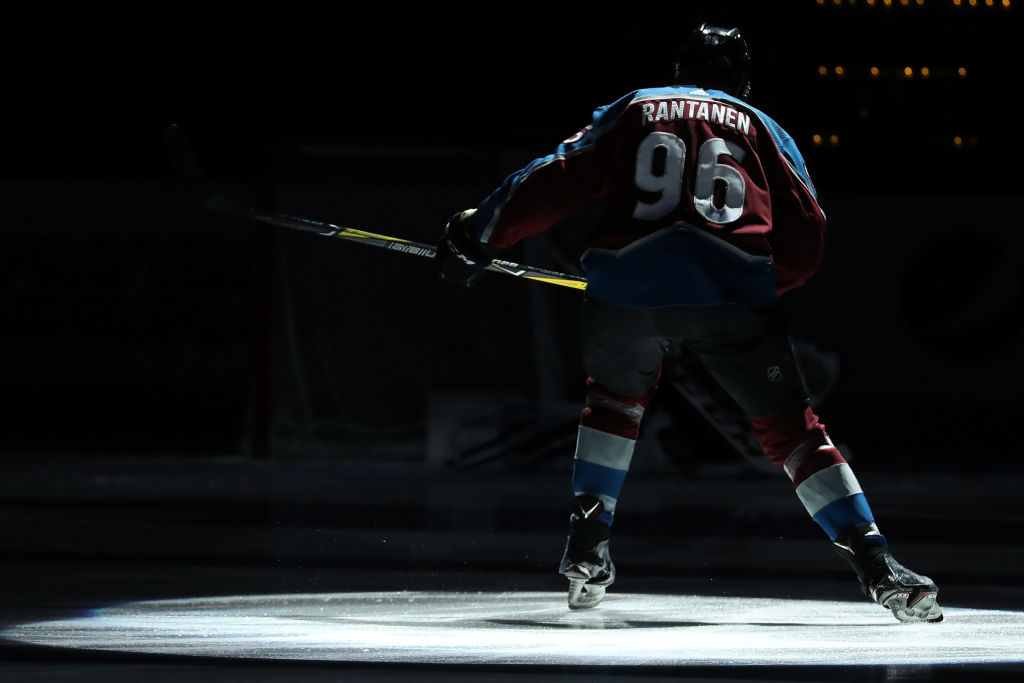 Getty Mikko Rantanen Mikko Rantanen johtaa koko NHL:n pistepörssiä. Hänet valittiin myös lukijaäänestyksessä Suomen parhaaksi pelaajaksi.