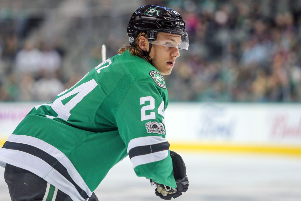 Roope Hintzin debyytti vietiin Roope Hintzin NHL-debyytti antaa edelleen odottaa itseään.