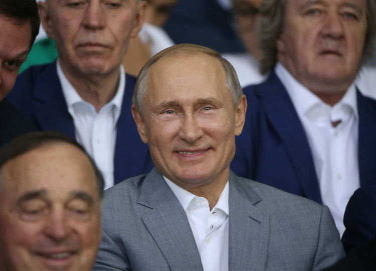 Vladimir Putin myhäilee Venäläistoimittajan mukaan SKA:n mestaruudesta on jo sovittu, kiitos Venäjän presidentin, Vladimir Putinin.