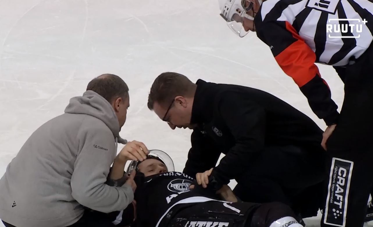 Ilkka Heikkinen | Laitataklaus.com VIDEO: Cody Kunyk ajeli Ilkka Heikkisen kylmäksi - SaiPa-pelaajalle suihkutuomio