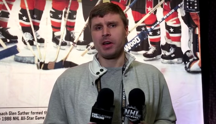Ilya Bryzgalov räjäytti Twitterin Ilya Bryzgalov räjäytti Twitterin, kun hän laittoi Chicagolle viestiä joukkueen maalivahtiongelmista.