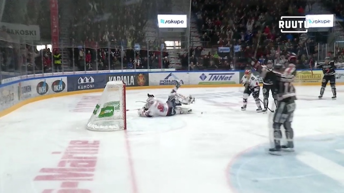 JYP aloitti terävästi JYP aloitti murhaavasti viidennen puolivälieräottelunsa HIFK:ta vastaan.